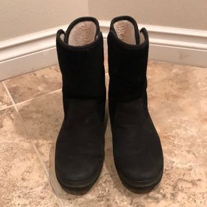 Ugg Women Waterproof Boot Oren Model 7.5 US Black